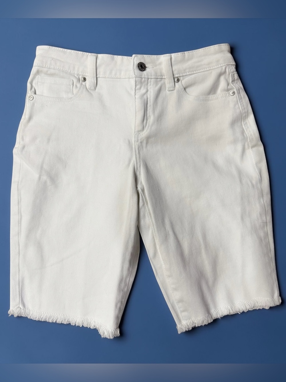 Style & Co Womens Petite Raw-Edge Denim Bermuda Shorts

🚭
🚫 Pets